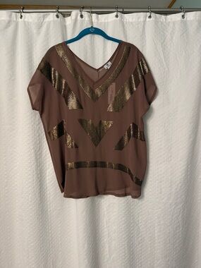 Worthington Mauve V-Neck Blouse with Gold Chevron Accents